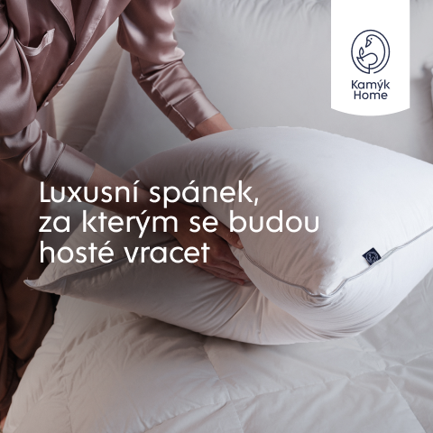 Postel s polštáři